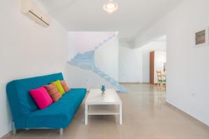 Cosy House in Kiotari with Garden and Terrace