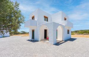 Cosy House in Kiotari with Garden and Terrace