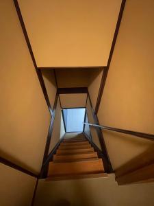Autumn Leaves Villa X in Kyoto, featuring two stories and free shuttle service, located just 100 meters from the bus stop