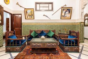 Spacious Apartment in Fès with Private Pool, 150 sqm