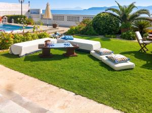 Elegant villa with sea view in Nerantza, private pool