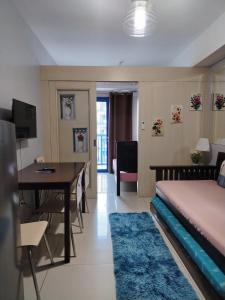 Staycation Infront of Moa Sea Residences Tower A Near Dfa Macapagal, NU Moa, PICC, World Trade, Star City, Ayala Mall, Parqal Mall, NAIA 1,2,3