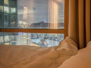 Central Seoul Hip Han River Yeouido Hondae 35