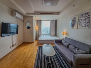 Central Seoul Hip Han River Yeouido Hondae 35