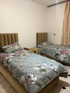 عنوان طيبة قرب كارقور والبحر وسط المدينة