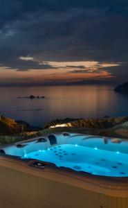 "Short walk to 4 beaches" villa, by CalypsoSunsetVillas