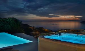 "Short walk to 4 beaches" villa, by CalypsoSunsetVillas