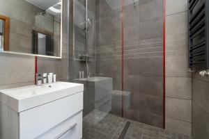 Apartment with a River View Near the Old Town by Renters Prestige