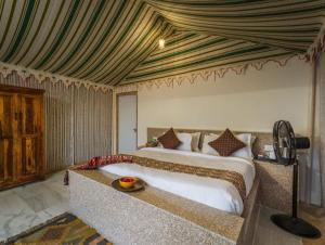 Diamond Desert Camp Safari tour A-family Luxury Camp
