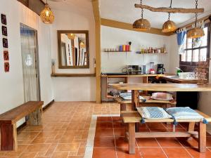 Apt MAR Y JO 3 blocks from Zicatela Beach W AC