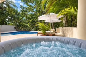 7BR Private Jacuzzi & Pool Villa Sleeps 16 Walk to Beach Lagoon and Golf