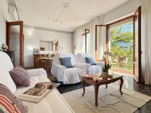 Renovated Apartment, AC in Every Room, 2 Private Parking Spaces
