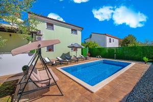 Villa Valbandon, a beautiful pool villa near the beach