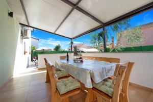 Villa Valbandon, a beautiful pool villa near the beach