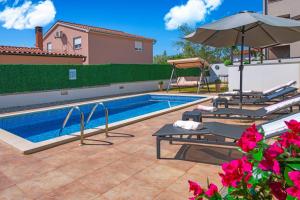 Villa Valbandon, a beautiful pool villa near the beach