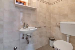 Villa Valbandon, a beautiful pool villa near the beach