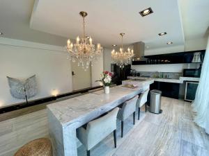 Black House - 6BR Penthouses with Rooftop & Pools