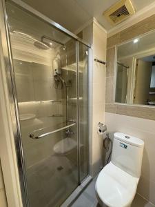 Cozy 1 Bedroom Condo Unit at Mplace Tower B