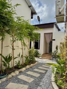 Mays Homestay - Garden Retreat