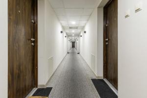 Lumina I 2BR Apart with AC & Parking & Balcony I Center