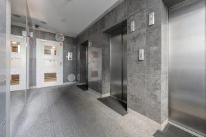 Lumina I 2BR Apart with AC & Parking & Balcony I Center