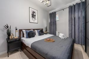 Lumina I 2BR Apart with AC & Parking & Balcony I Center