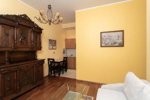 Kraszewskiego Riverside Apartment by BookingHost
