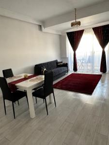 Romantic Red Apartment AXS