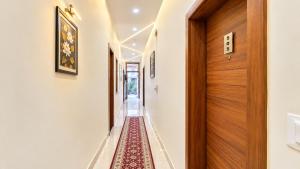 Near Shree Mahakal Temple Hotel Shivmahima AP Homestay - Fully Aircondition Rooms - free wifi - BEST FAMILY HOTEL IN UJJAIN