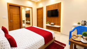 Near Shree Mahakal Temple Hotel Shivmahima AP Homestay - Fully Aircondition Rooms - free wifi - BEST FAMILY HOTEL IN UJJAIN