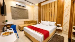 Near Shree Mahakal Temple Hotel Shivmahima AP Homestay - Fully Aircondition Rooms - free wifi - BEST FAMILY HOTEL IN UJJAIN