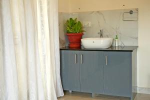 Chimneys Homestay - 2BH, Entire House, Estate, Home Food