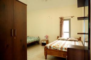 Chimneys Homestay - 2BH, Entire House, Estate, Home Food