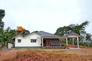 Chimneys Homestay - 2BH, Entire House, Estate, Home Food
