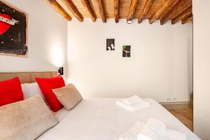 Rome Center 2 Bedroom near Campo de Fiori & Largo Argentina-KASA DOWNTOWN