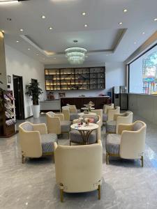 1BR in Kileleshwa with a Work Station, Pool & Gym