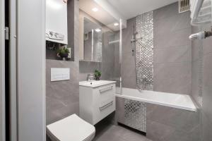 Przestronny Apartament w Centrum Kielc z Parkingiem by Noclegi Renters