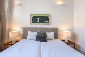 Design 2BR Duplex with AC by LovelyStay