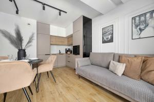 Nowoczesny Apartament z Balkonem Kielce Zgoda 20 by Heyrent