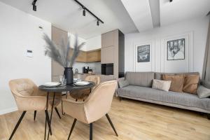 Nowoczesny Apartament z Balkonem Kielce Zgoda 20 by Heyrent