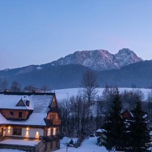 Cozy Apartment in Kościelisko with Mountain View