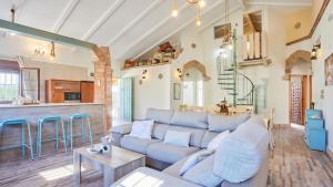 Luxurious Villa in Prado del Rey with Pool