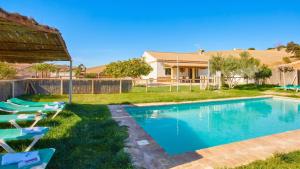 Luxurious Villa in Prado del Rey with Pool