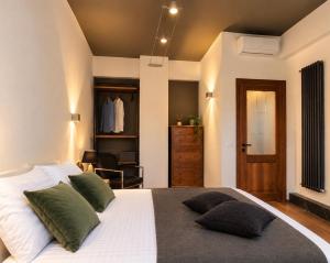 Nox Romana Apartments - Vatican - Modern Apt with Cozy Balcony