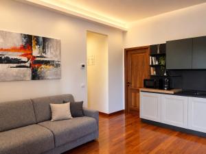 Nox Romana Apartments - Vatican - Modern Apt with Cozy Balcony