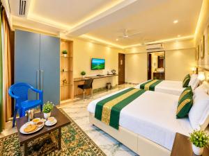 Premium Hotel Mahamaya M Shree Homestay - Near Shree Mahakal Temple and Railway Station - Fully Air Conditioned Room - wifi and off site Parking
