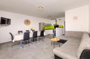Apartments and Room Lotus