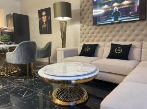 DEO PLAZA Riverside Residence by Noclegi Renters