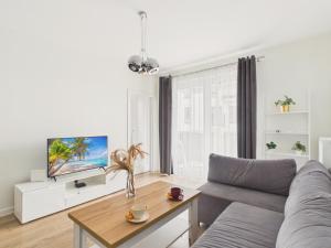 Obozowa 20 Light & Space Balcony & Parking by Solarento