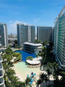Azure Staycation Condo near SM Bicutan and Makati